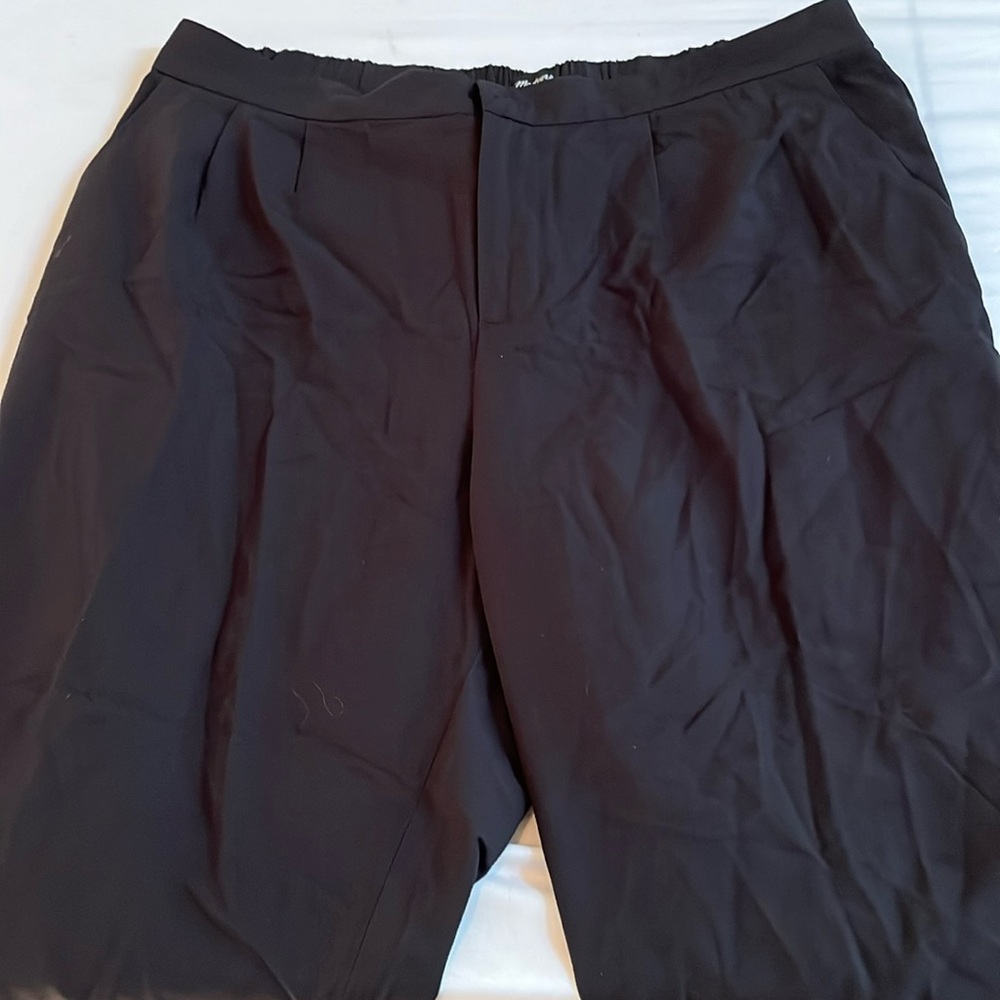 Madewell size  large black lightweight dress pants fits 12-14 tapered leg